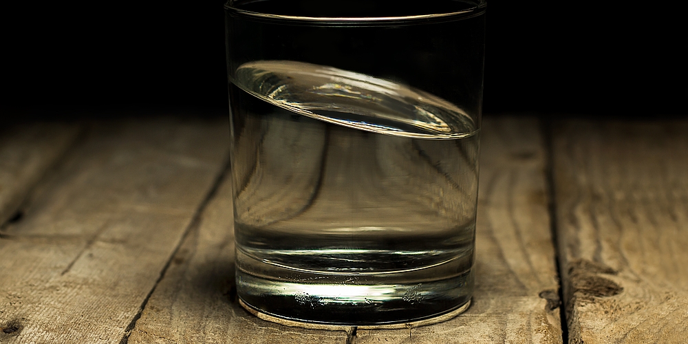 httpspixabay.comderuhe-wasser-klar-trinken-glas-2315559